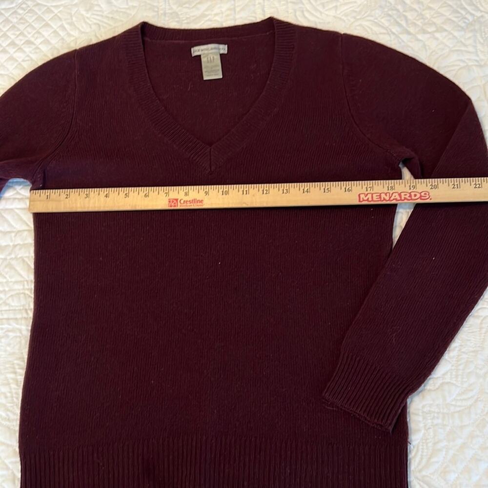 GAP lambswool maroon v-neck long sleeve sweater large - Picture 2 of 6